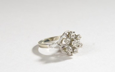 Flower ring in 18k white gold scratched with...