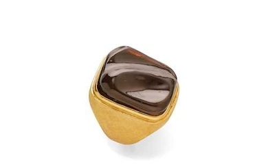 GARNET AND GOLD RING, BY BURLE MARX, ca. 1970.