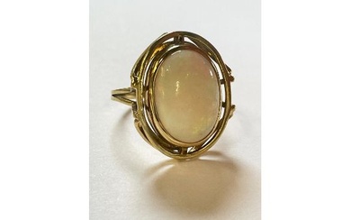 Gold Ring with a large Opal.