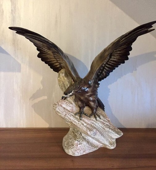 Guido Cacciapuoti - Sculpture of an eagle on a rock - Porcelain