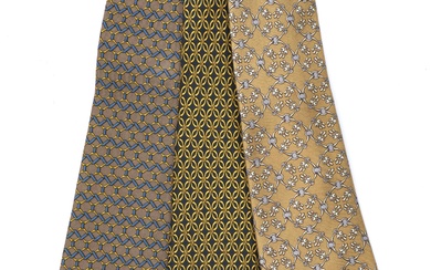 HERMÈS, lot de trois cravates