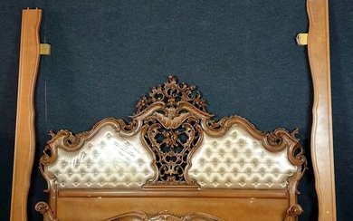 Important Louis XV Venetian bed in lacquered wood and quilt - Wood - 1900