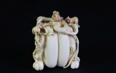 Ivory Carved Gourd Snuff Bottle with a rat form snuffer finial (H5cm)