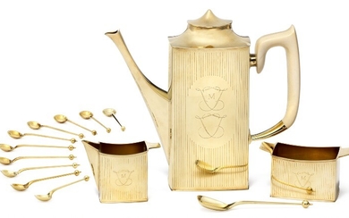 Karl Gustav Hansen: A unique 18 carat gold mocha set. Comprising a mocha pot, a sugar bowl with sugar spoon, a creamer and 10 mocha spoons. (14)