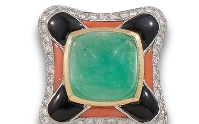 LARGE RING, ANCIENT STYLE, IN EMERALD, DIAMONDS, CORAL AND ONYX, IN PLATINUM AND YELLOW GOLD
