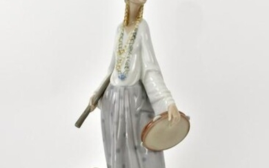 LLADRO PORCELAIN GROUP OF A GYPSY WOMAN