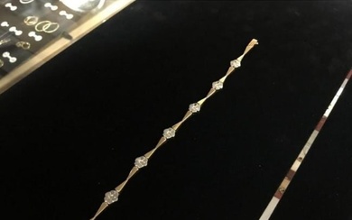 Ladies Italian 14K Gold Custom Flower Link Bracelet