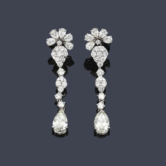 Long earrings with brilliant-cut diamonds and a pair of