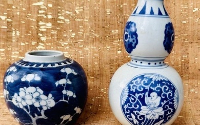 Lot of 2 19TH CENTURY CHINESE BLUE AND WHITE PORCELAIN DOUBLE GOURD VASE AND GINGER JAR KANGXI MARK