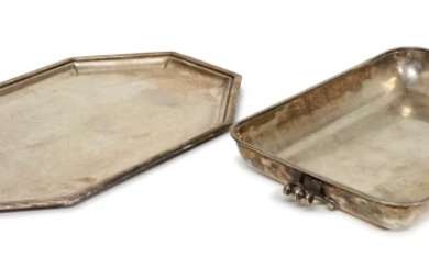 Lotto composto da due vassoi in argento, manifatture diverse , XX secolo, misure max cm 40x25,5, peso netto gr. 1490, (difetti)