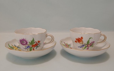 Meissen - Cup and saucer (2) - 2er Set Kaffeetassen und Untertassen Blumenmalerei/Blumenbouquet mit Goldrand Altozier - Porcelain