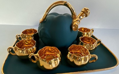Montigny & Cie, Limoges - Liquor set for 6 (8) - " Chic Glamour", Table service .Tray with Liquor set for 6. - Gold, Porcelain