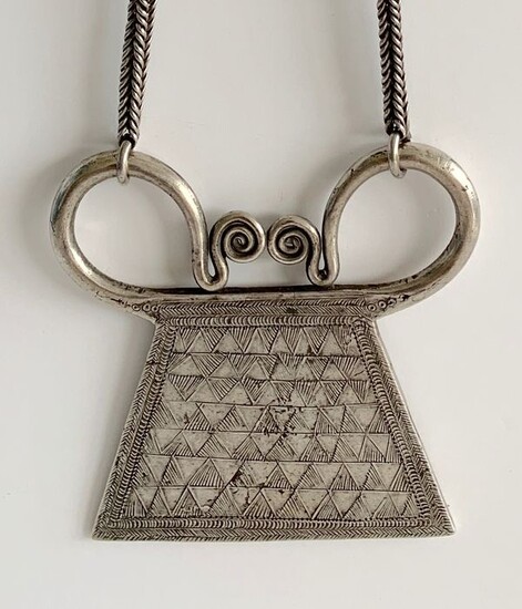 Necklace and pendant - Silver - Poids : 180 grs - "cadenas" Hmong - Golden Triangle - Very early twentieth