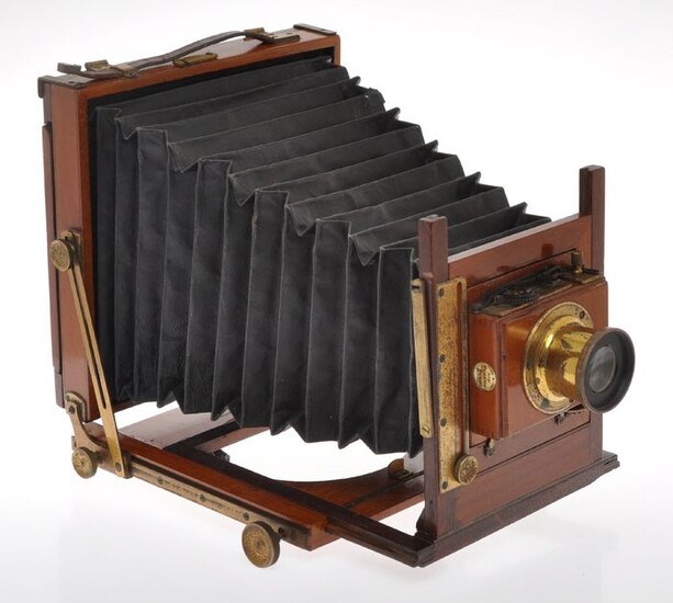 Nice English folding field camera c.12x16cm with unmarked F:8 lens on Thornton-Pickard shutter, c.1920 exc++