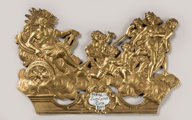 PLAQUE de cartel en bronze doré à décor d'Apollon sur son char, tiré par des...