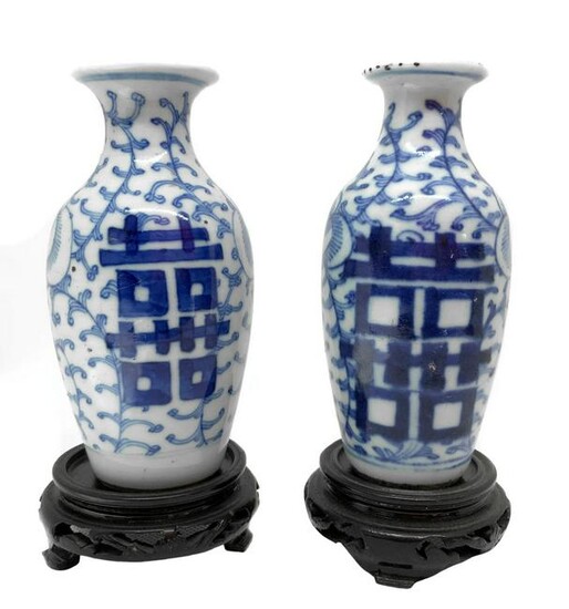 Pair of porcelain vases, China (Manchuria), 17th