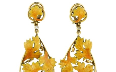 Paire de boucles d'oreille émail et diamants | Pair of enamel and diamond earrings, Masriera