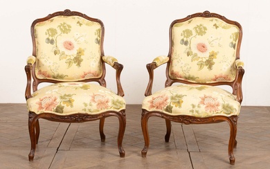 Paire de fauteuils dits « à la Reine » en... - Lot 221 - Métayer-Mermoz Maison de Ventes aux Enchères Nevers