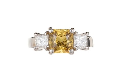 Peter Suchy 2.32 Carat Yellow Natural Sapphire Diamond Platinum Engagement Ring