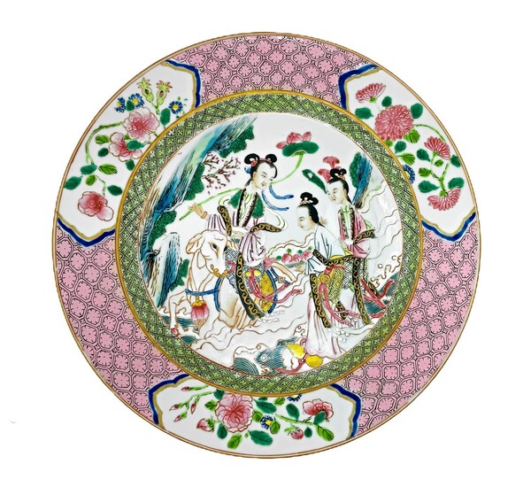 Porcelain plate, pink family, Yongzheng (1723-1735). Finely worked and...