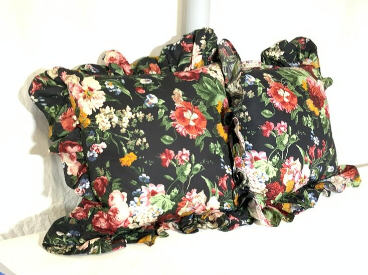 Pr RALPH LAUREN Black Floral Ruffled Pillows