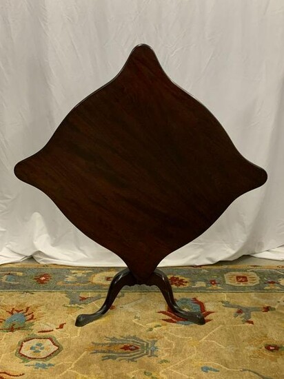 Queen Anne-style Mahogany Tea Table
