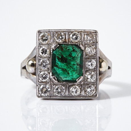 Ring 18k white gold emerald diamonds Ring 18 k vitguld smaragd diamanter