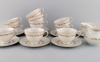Royal Doulton, England. Twelve Fairfax teacups with saucers and a cream jug in porcelain with