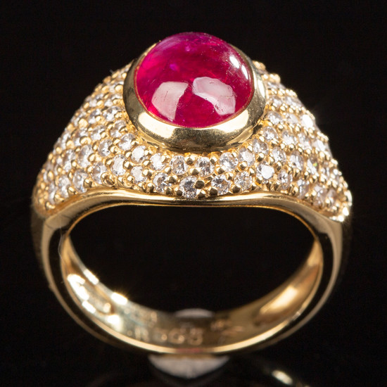 Ruby ring of 750 gold with brilliant cut diamonds