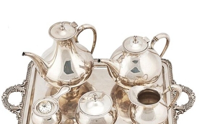 SPANISH COFFEE AND TEA SET IN SILVER, 20TH CENTURY.