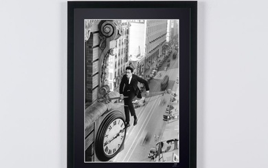 'Safety Last’ 1923 - Harold Lloyd - Fine Art Photography - Luxury Wooden Framed 70X50 cm - Limited Edition Nr 01 of 30 - Serial ID 30299 - - Original Certificate (COA), Hologram Logo Editor and QR Code