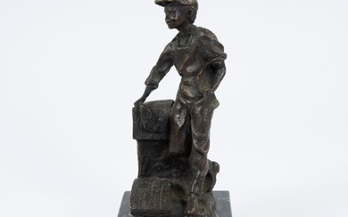 Sculpture en bronze d'un vendeur de journaux, signée José Manuel et numérotée 197/400 Sculpture en...