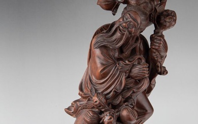 Sculpture sur bois, groupe de personnages, Chine, 20e s., bois dur sombre et poli, scène...