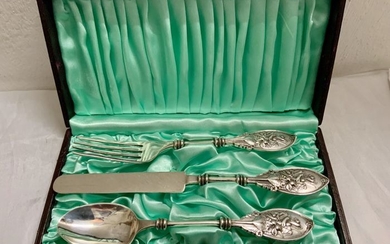 Sterling silver casted three piece christening set boxed,Whiting Co.USA 1875-1900 (3) - .925 silver - U.S. - Late 19th century