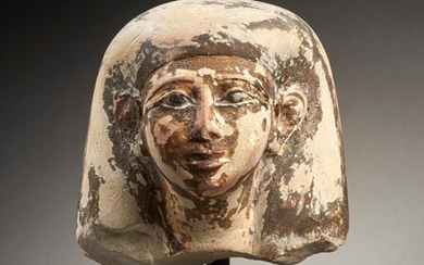 TÊTE DE STATUETTE EN CALCAIRE Art égyptien, Nouvel Empire, 1550 - 1069 av. J.-C.Tête masculine...