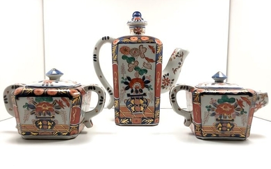 Tea set (3) - Imari - Porcelain - Peony - Japan - Early 19th century