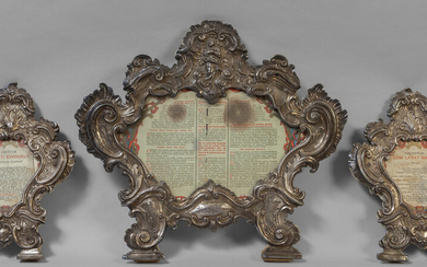Trittico di cantaglorie Luigi XV in argento finemente sbalzato, quella centrale con...