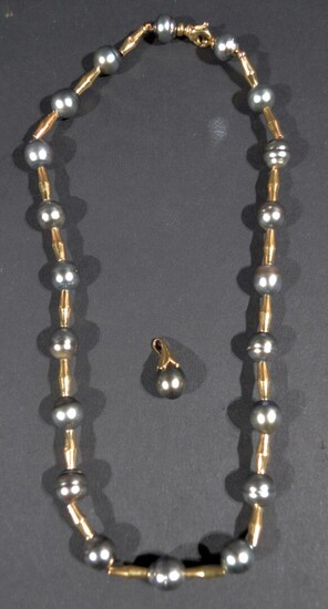 Un collier en or 18K de perles baroques de... - Lot 21 - Actéon - Compiègne Enchères
