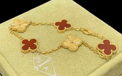 Van Cleef & Arpels Vintage Alhambra bracelet, 5 motifs. 18k Yellow gold, Carnelian