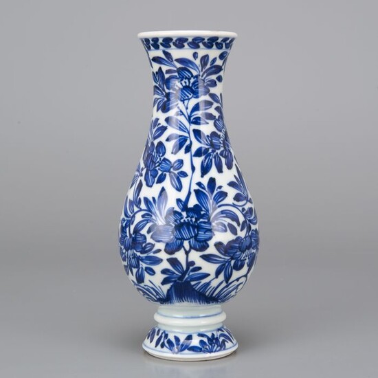 Vase (1) - Porcelain - Flowers - China - Kangxi (1662-1722)
