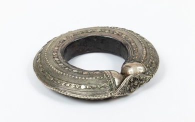 Very beautiful hollow silver bracelet between Yemen and...