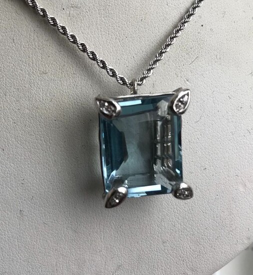 White gold - Necklace with pendant - 18.50 ct Aquamarine - Diamonds
