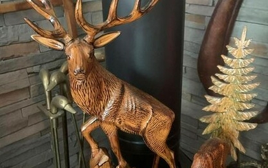 Wood carved wildlife statue