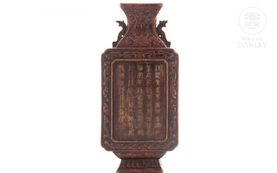 Wooden hanging bottle "huanghuali", Qing dynasty.