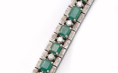14 kt gold bracelet with emeralds and brilliants...