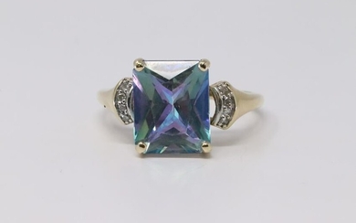 14Kt Blue Gemstone Diamond Ring.