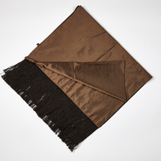 1905776. GUCCI, shawl in brown and beige silk.