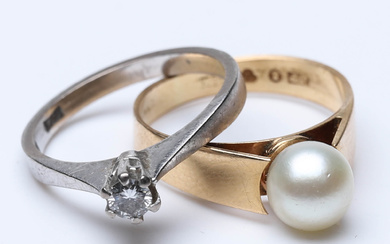 2 PCS RINGS, SOLITAIRE RING, WHITE GOLD, 18K, 0,15 C. RING WITH PEARL 18K. TOTAL WEIGHT APPROX. 6,2 GR.