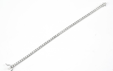 A DIAMOND LINE BRACELET WITH DIAMONDS TOTALLING 7.10CTS IN 18CT WHITE GOLD