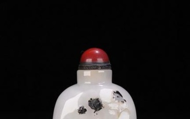 AN AGATE CARVED FIGURE PATTERN SNUFF BOTTLE